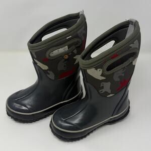 Bogs Bear Print Duck Bill Boots – Green, Grey & Red (Kids’ 9)